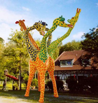 Giraffe Monika (2003) Friedensgart Sprudelquell - Friedensgart Sprudelquell - auf - Array - Giraffe Monika (2003) Friedensgart Sprudelquell - Friedensgart Sprudelquell - auf - Array -